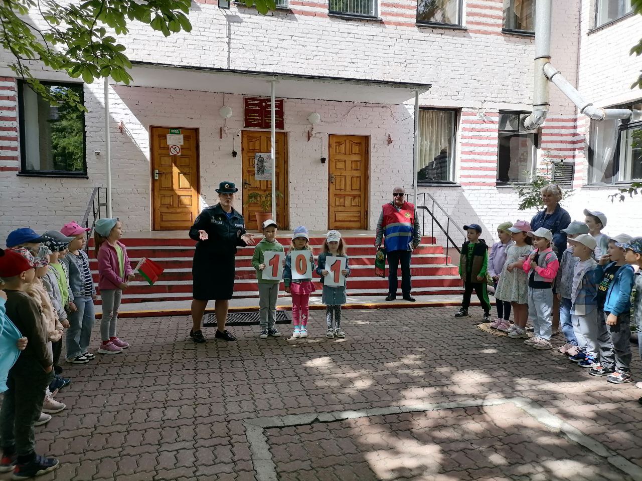 Беседа с воспитанниками средних и старших групп - Правила пожарной безопасности